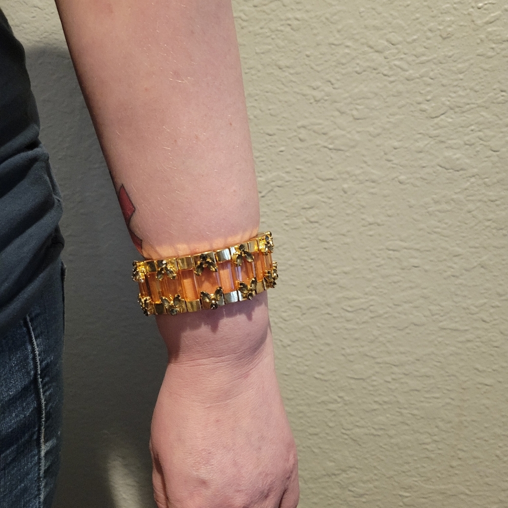 Vintage Lucite Peach Gold Tone Rectangular Link Jeweled Bracelet - Picture 9 of 9